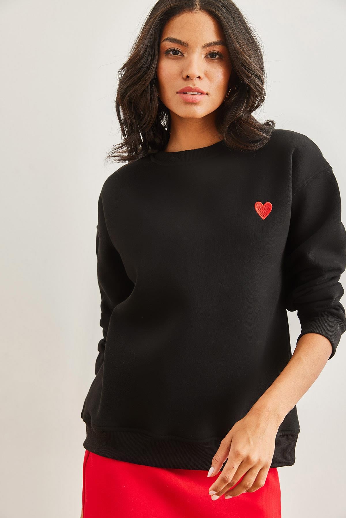 Kalp Nakışlı Şardonlu Kalın Sweatshirt Siyah