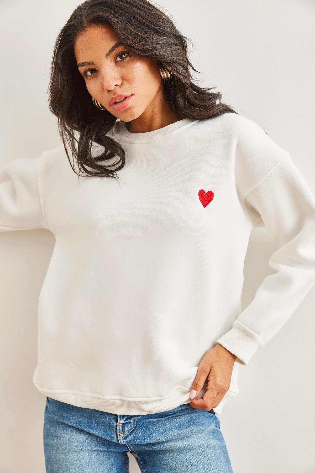 Kalp Nakışlı Şardonlu Kalın Sweatshirt Beyaz