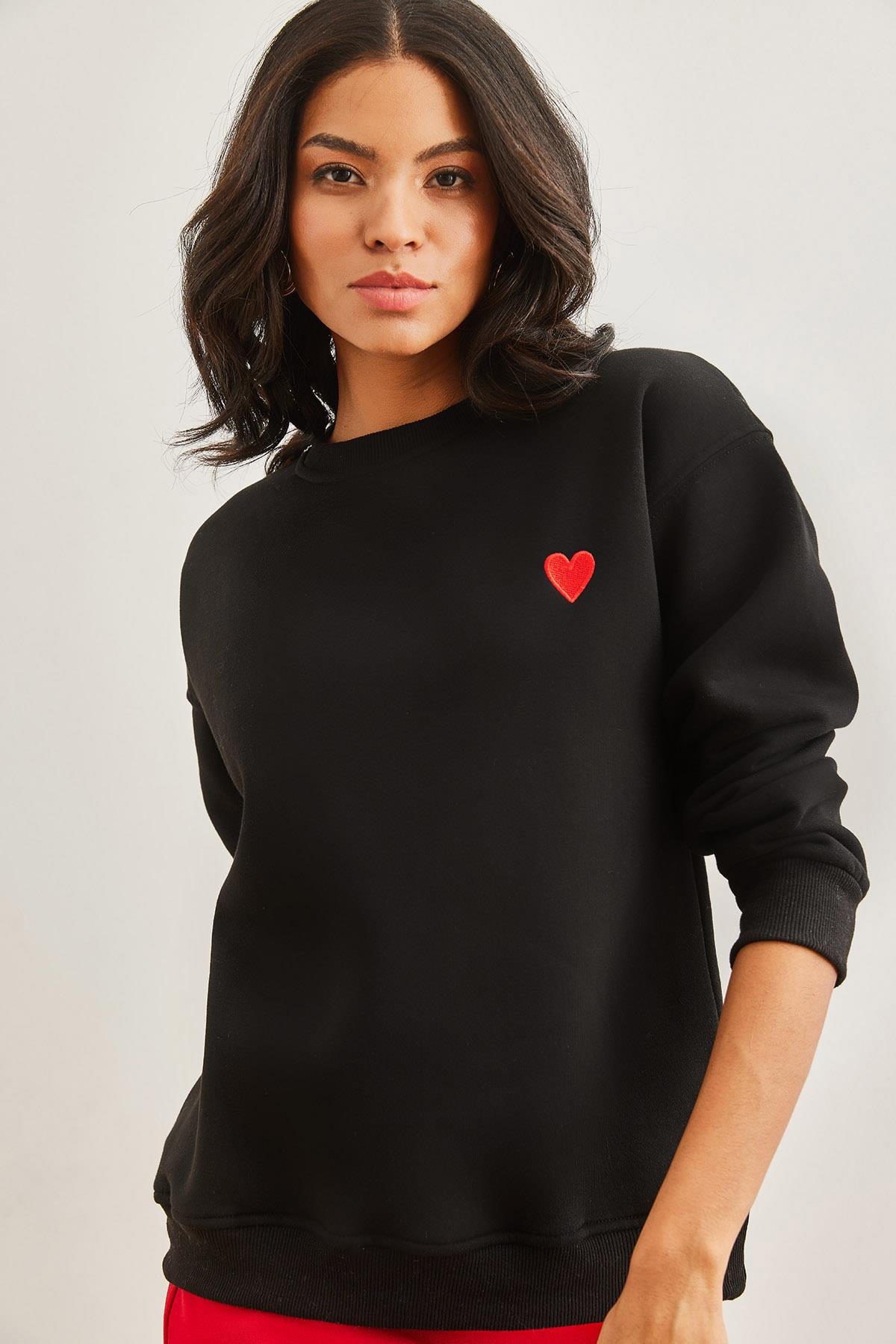 Kalp Nakışlı Şardonlu Kalın Sweatshirt Siyah