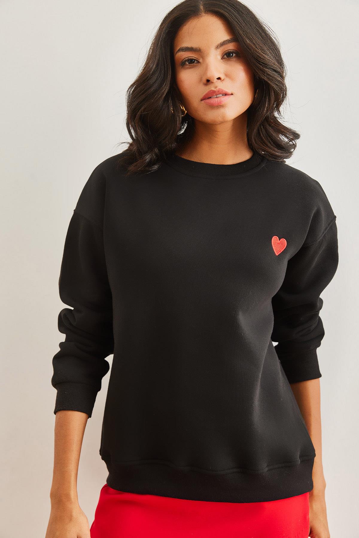Kalp Nakışlı Şardonlu Kalın Sweatshirt Siyah