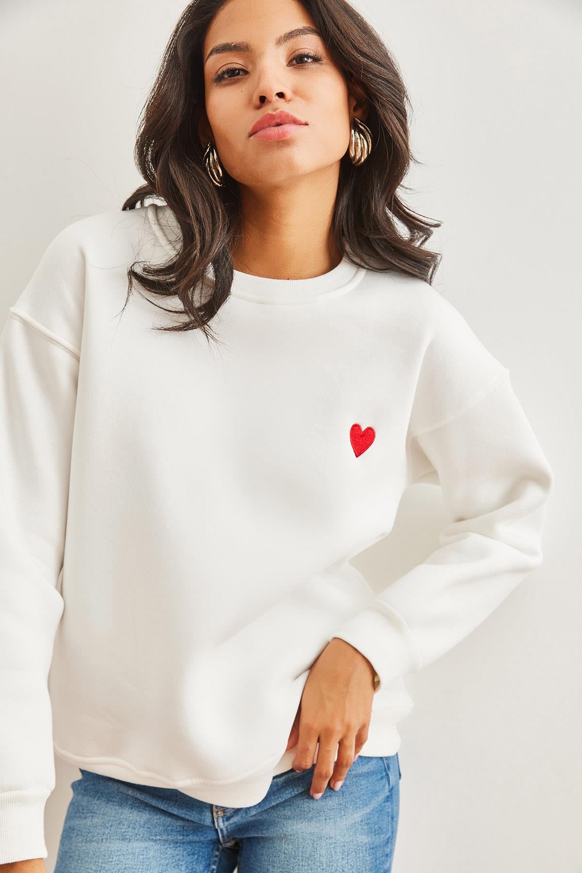 Kalp Nakışlı Şardonlu Kalın Sweatshirt Beyaz