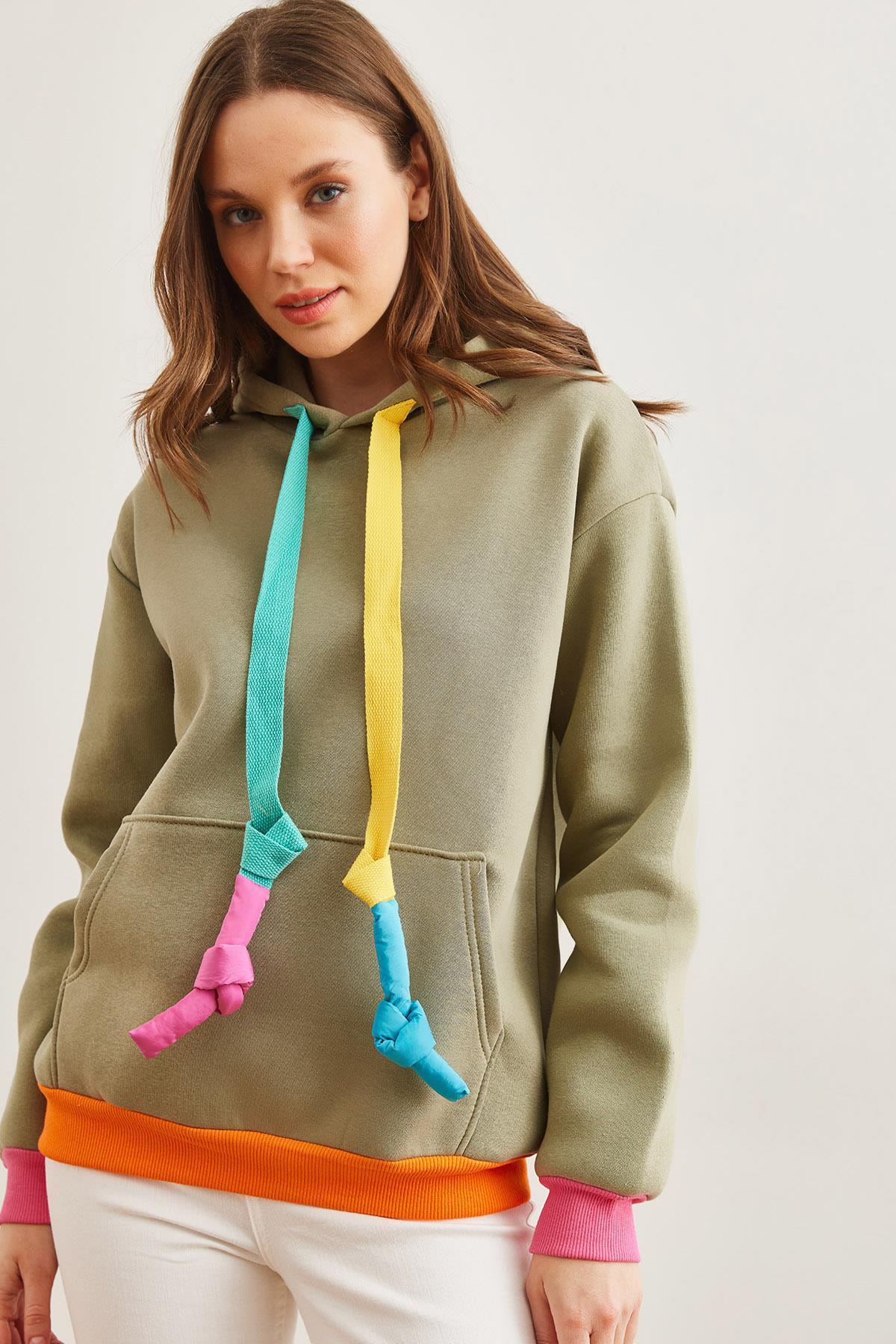 Kapüşonlu Bağcık Detaylı Şardonlu Sweatshirt Haki