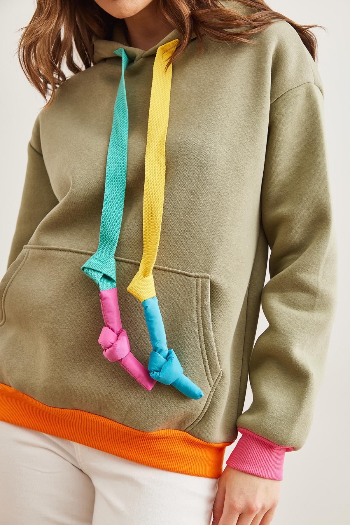 Kapüşonlu Bağcık Detaylı Şardonlu Sweatshirt Haki