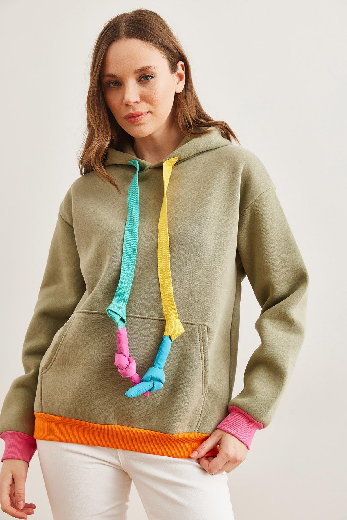 Kapüşonlu Bağcık Detaylı Şardonlu Sweatshirt Haki