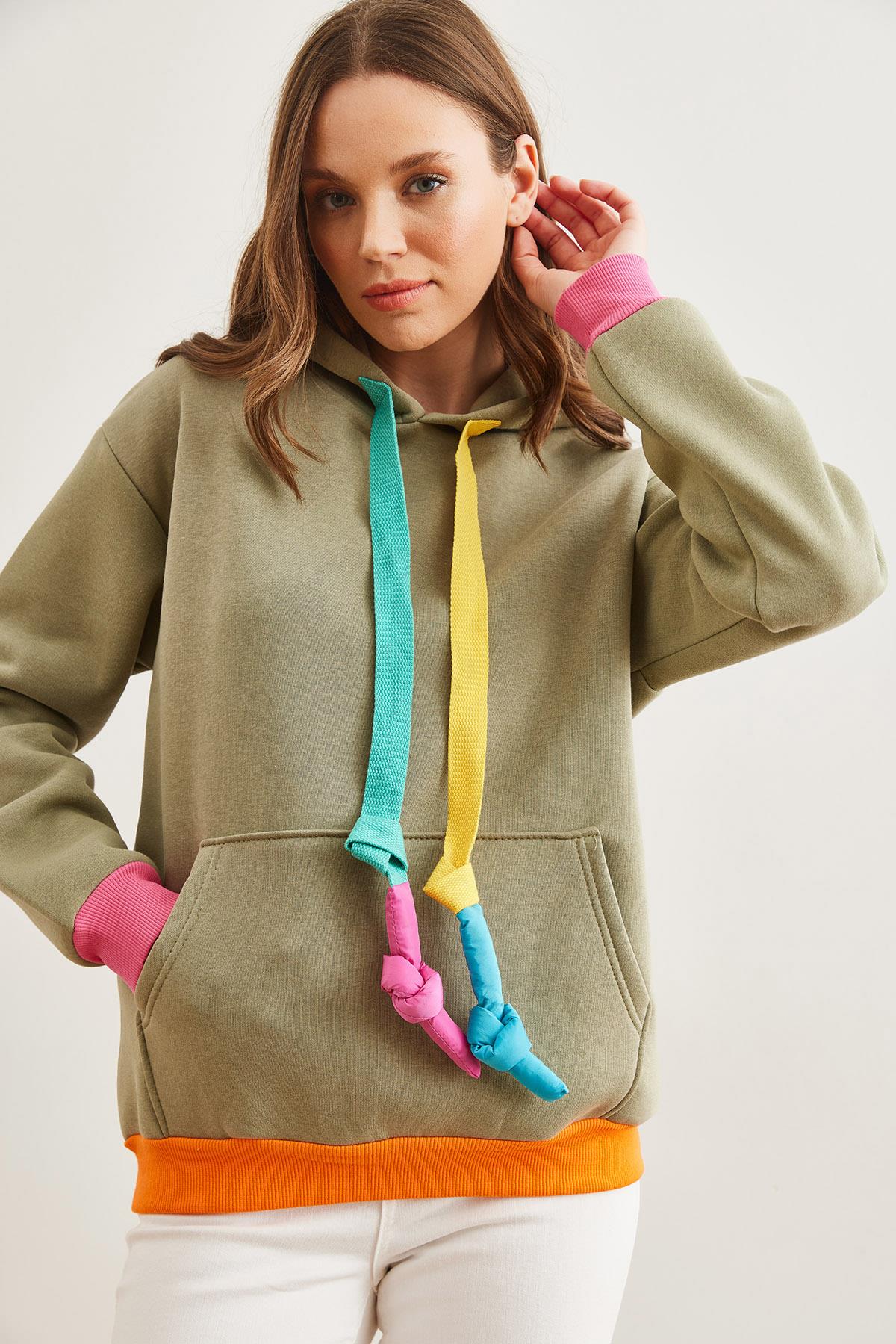Kapüşonlu Bağcık Detaylı Şardonlu Sweatshirt Haki