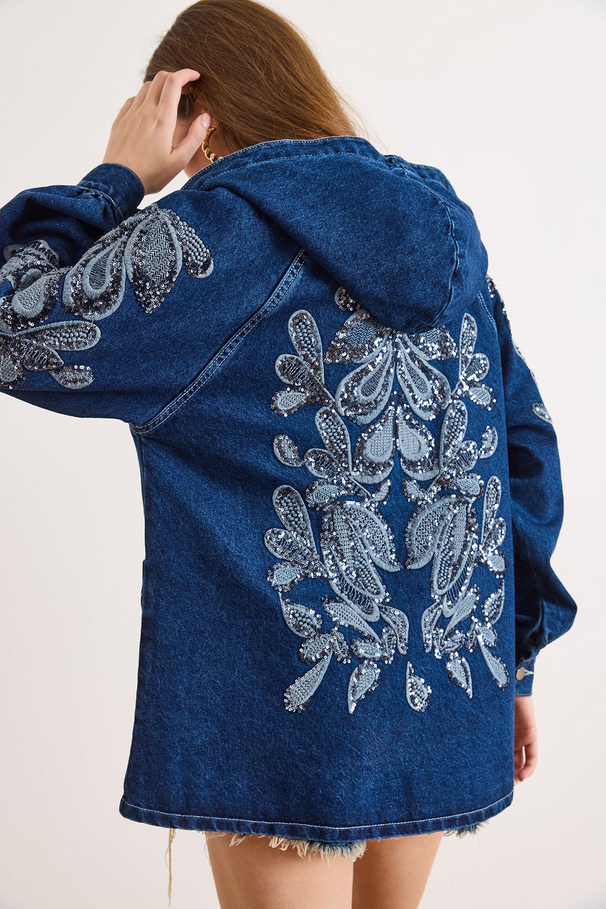 Kapüşonlu Cepli Sırtı Kolu Payetli Oversize Denim Ceket Lacivert