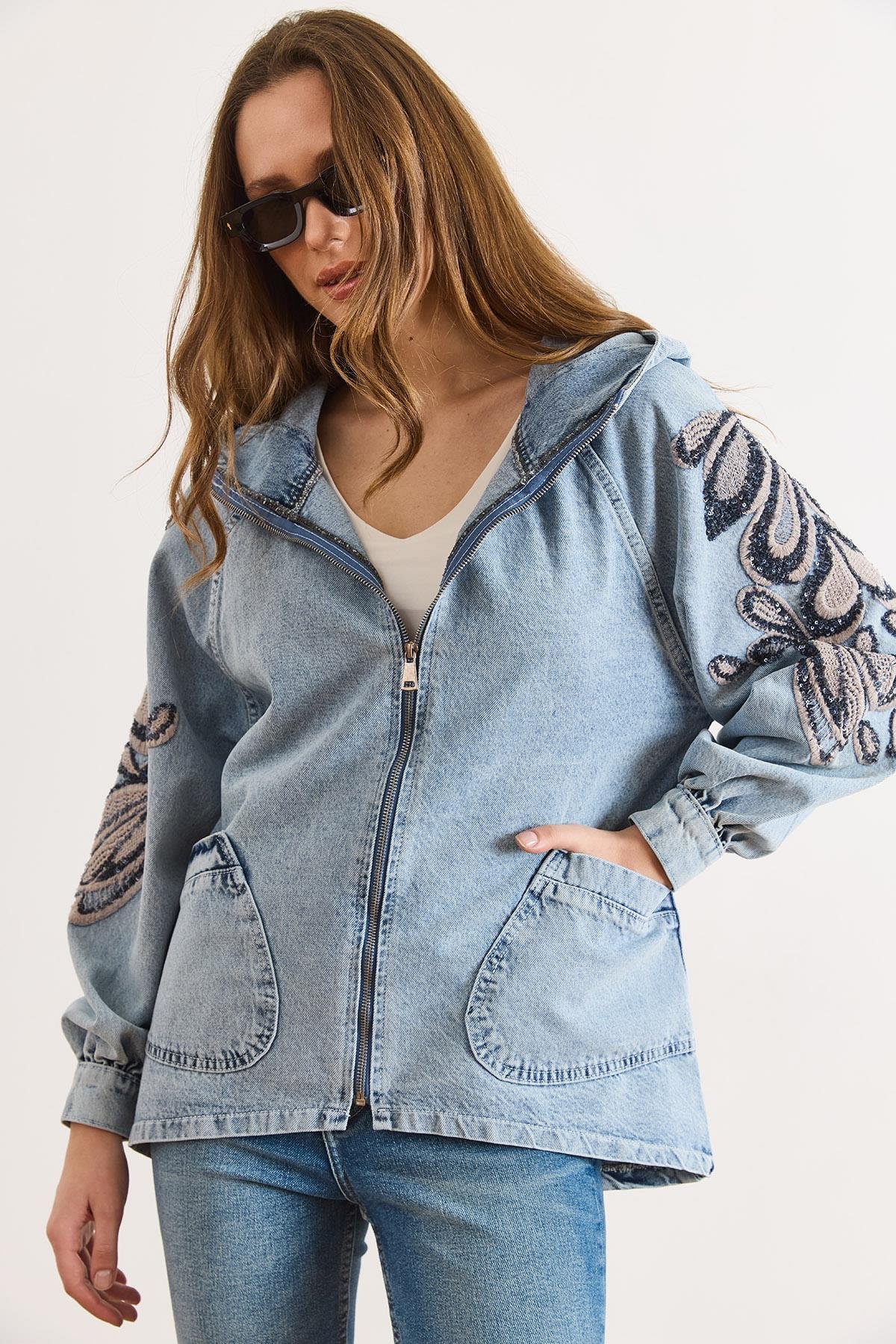 Kapüşonlu Cepli Sırtı Kolu Payetli Oversize Denim Ceket Açık Mavi