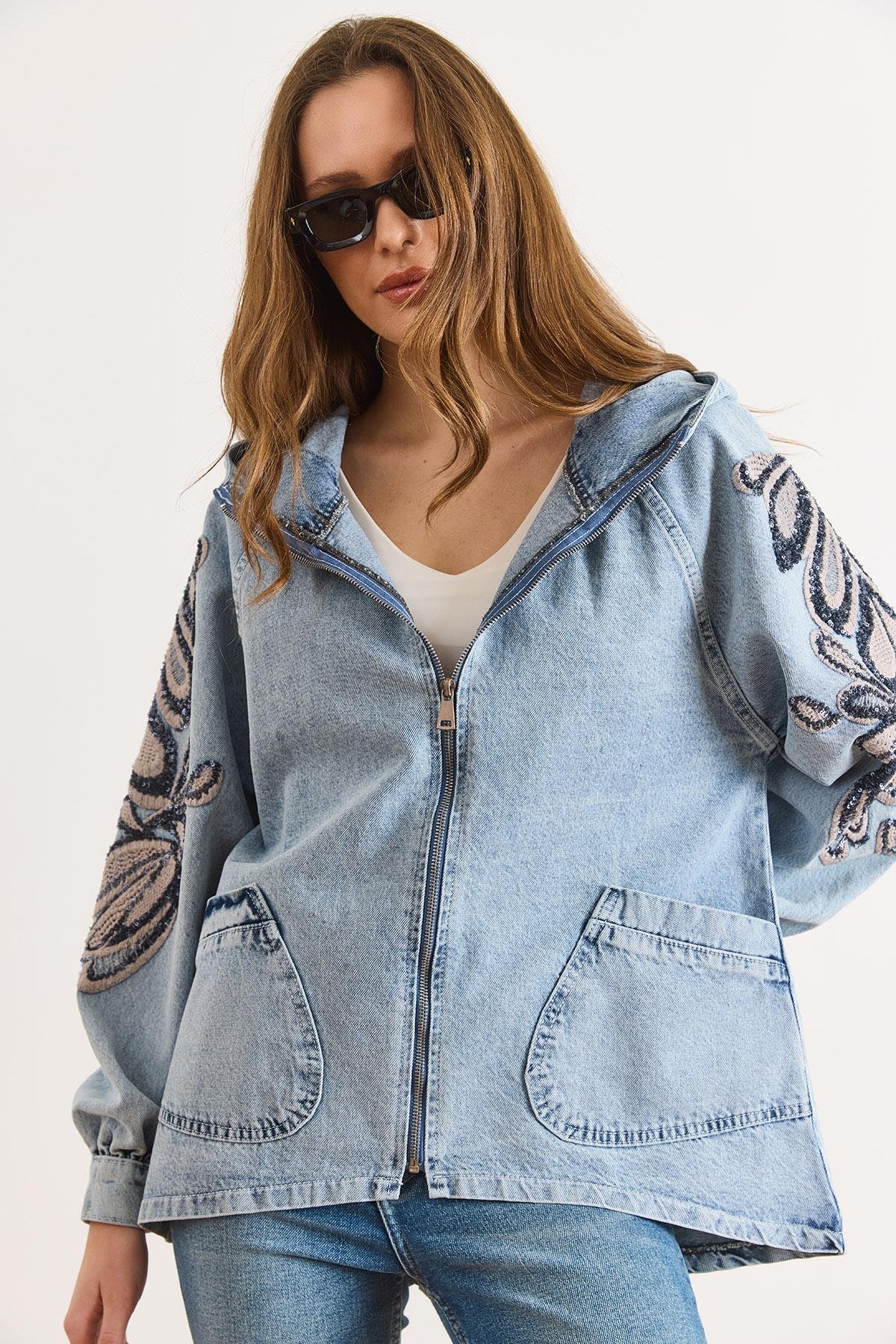 Kapüşonlu Cepli Sırtı Kolu Payetli Oversize Denim Ceket Açık Mavi
