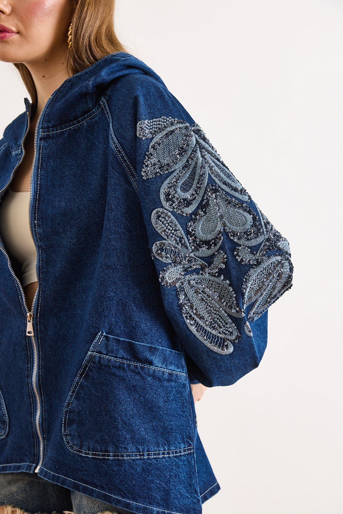 Kapüşonlu Cepli Sırtı Kolu Payetli Oversize Denim Ceket Lacivert