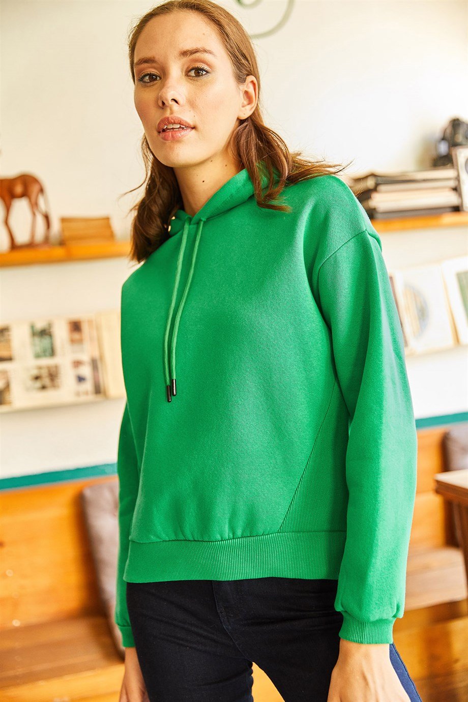 Kapüşonlu Yırtmaçlı Kaşkorse Detaylı İçi Polarlı Sweatshirt Çimen Yeşili