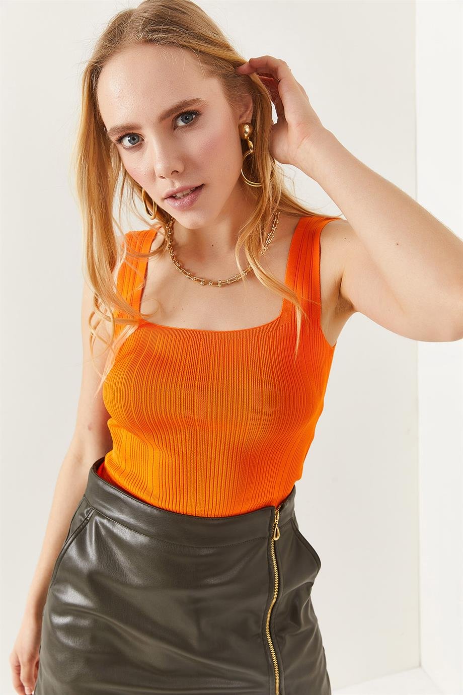 Kare Yaka Fitilli Eteği Detaylı Crop Triko Bluz Turuncu