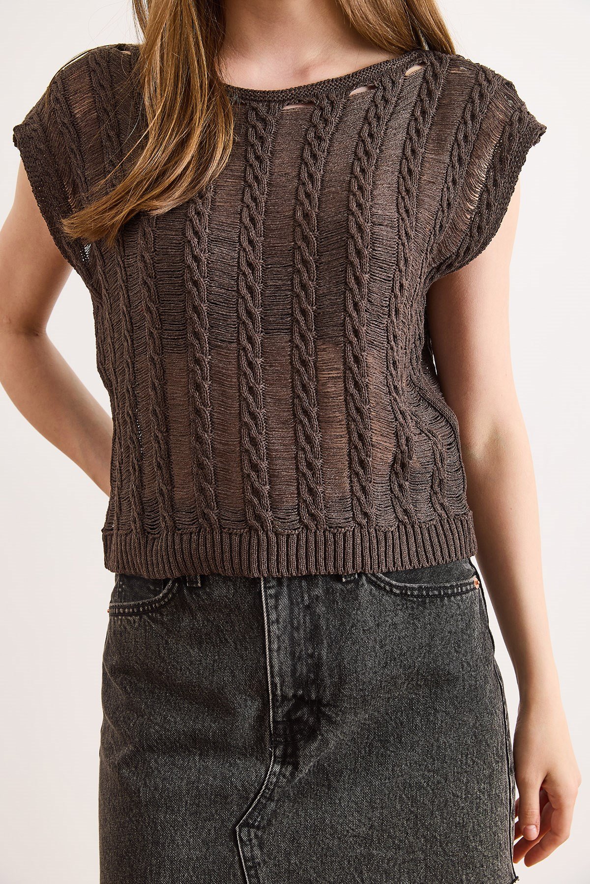 Kayık Yaka Ajurlu Boho Crop Triko Bluz Kahverengi