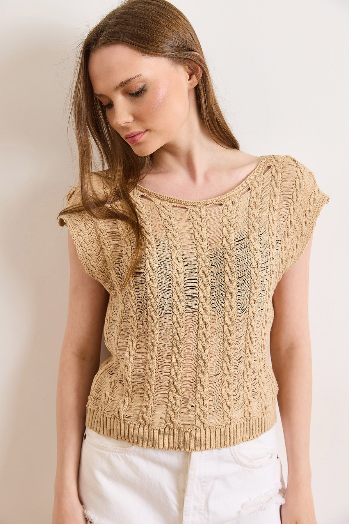Kayık Yaka Ajurlu Boho Crop Triko Bluz Camel