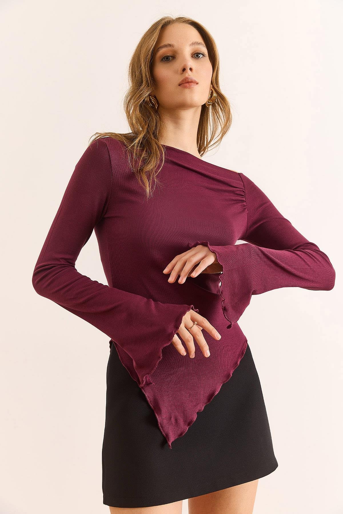 Kayık Yaka Manşeti Yırtmaçlı Soft Touch Bluz Bordo