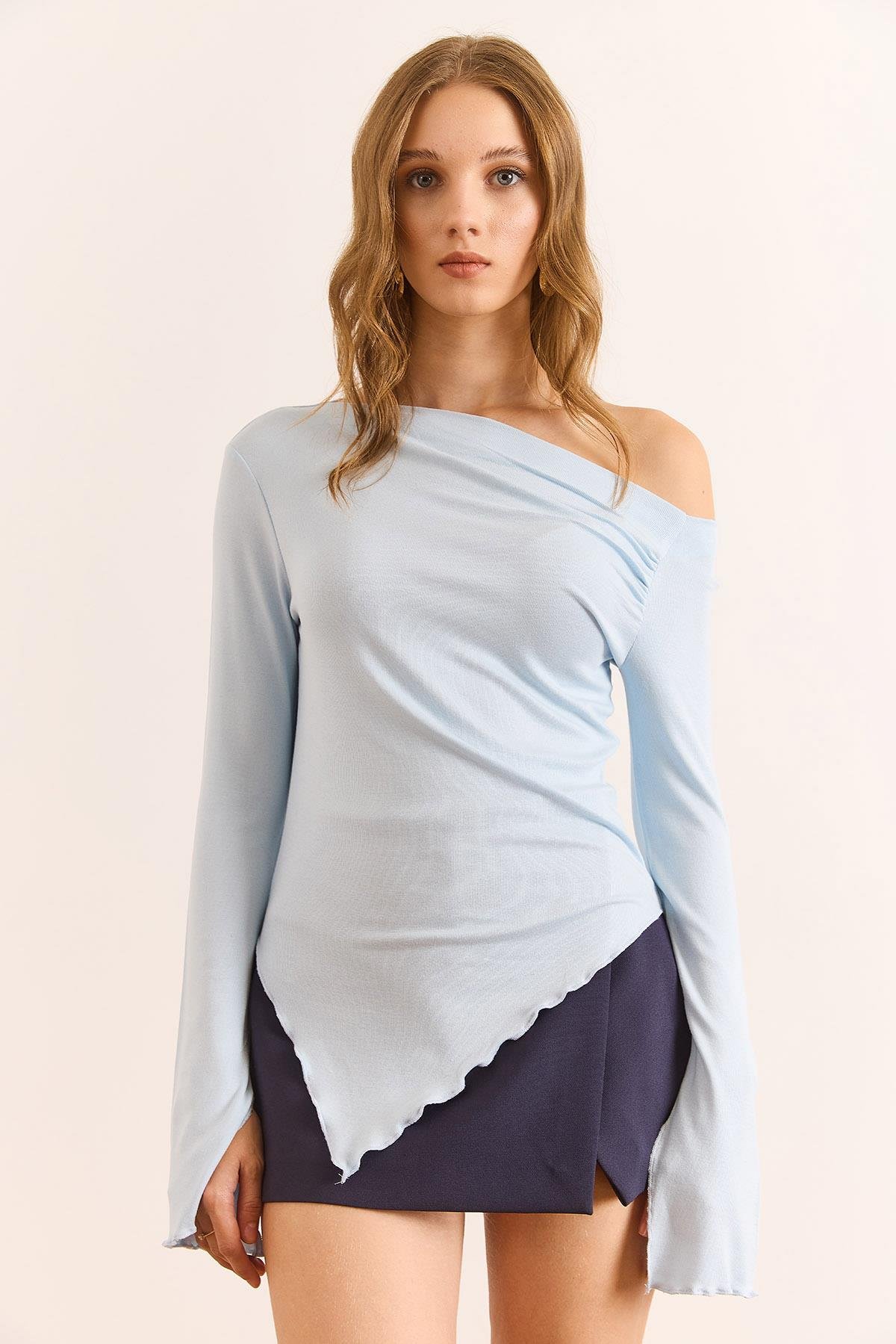 Kayık Yaka Manşeti Yırtmaçlı Soft Touch Bluz Bebe Mavi