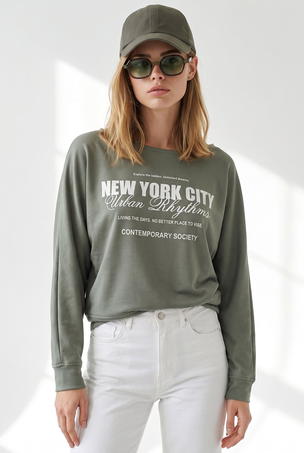 Kayık Yaka Newyork Baskılı Dökümlü Bluz Haki