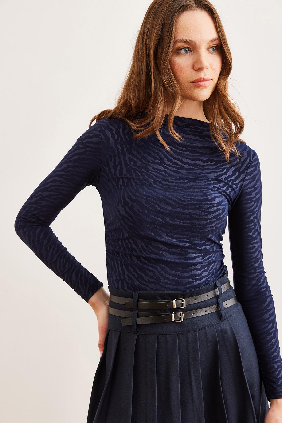 Kayık Yaka Sandy Bluz Zebra Lacivert
