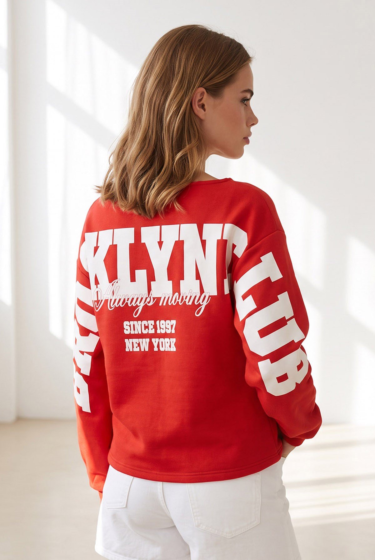 Kayık Yaka Sırt Baskılı Mini Yırtmaçlı Şardonlu Sweatshirt Kırmızı