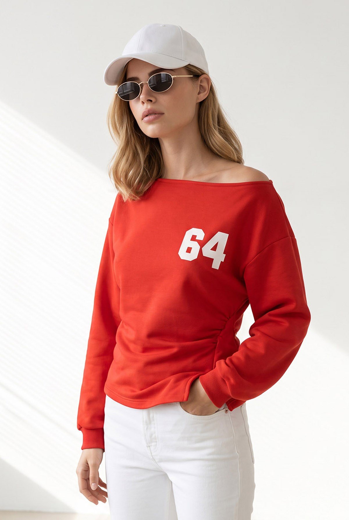 Kayık Yaka Sırt Baskılı Mini Yırtmaçlı Şardonlu Sweatshirt Kırmızı