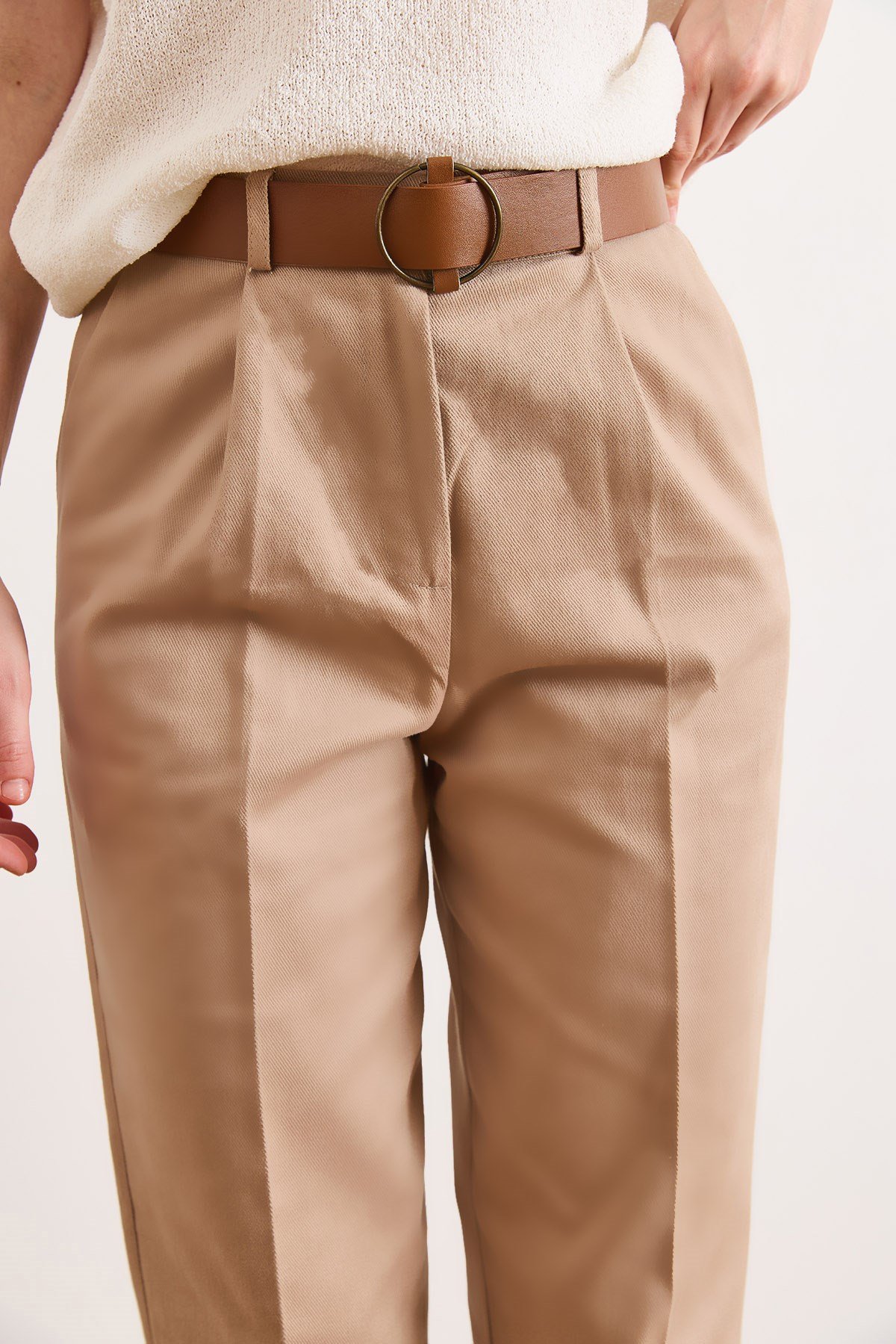 Kemerli Cepli Gabardin Havuç Pantolon Bej