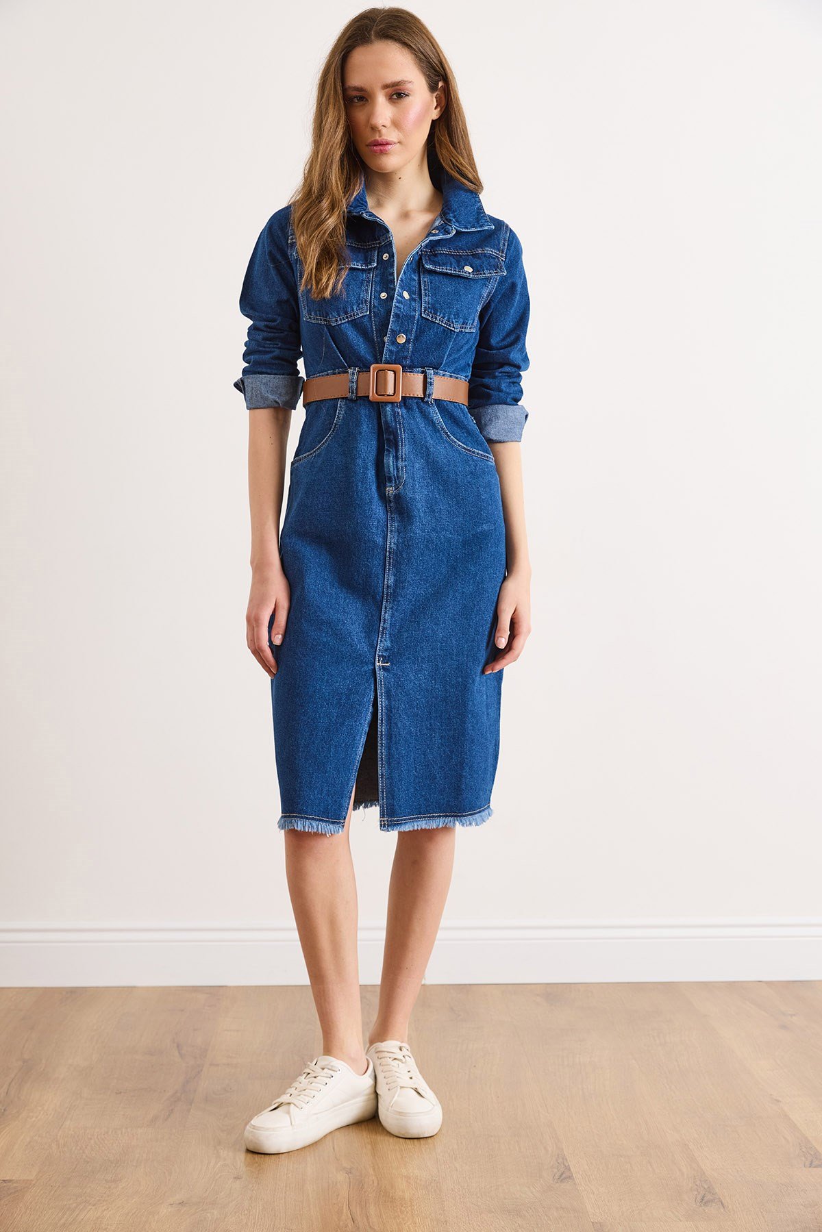 Kemerli Cepli Önü Yırtmaçlı Midi Denim Elbise Koyu Mavi