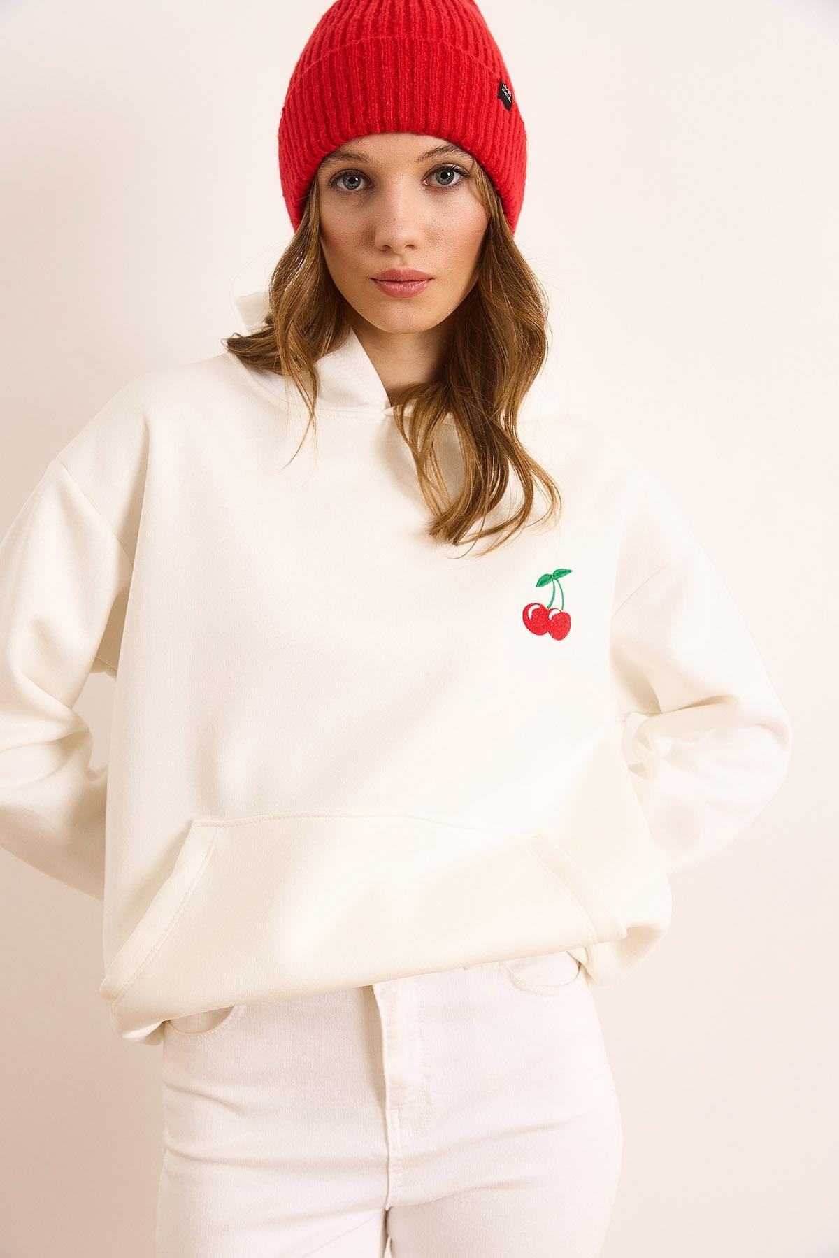 Kiraz Nakışlı Kapüşonlu Şardonlu Sweatshirt Beyaz