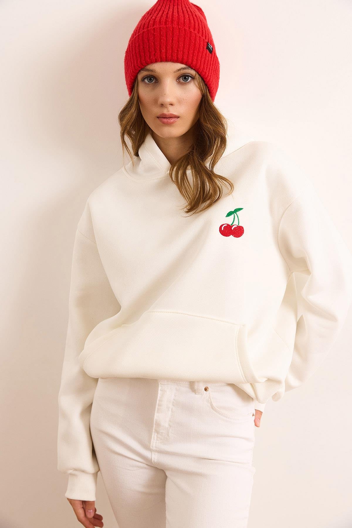 Kiraz Nakışlı Kapüşonlu Şardonlu Sweatshirt Beyaz
