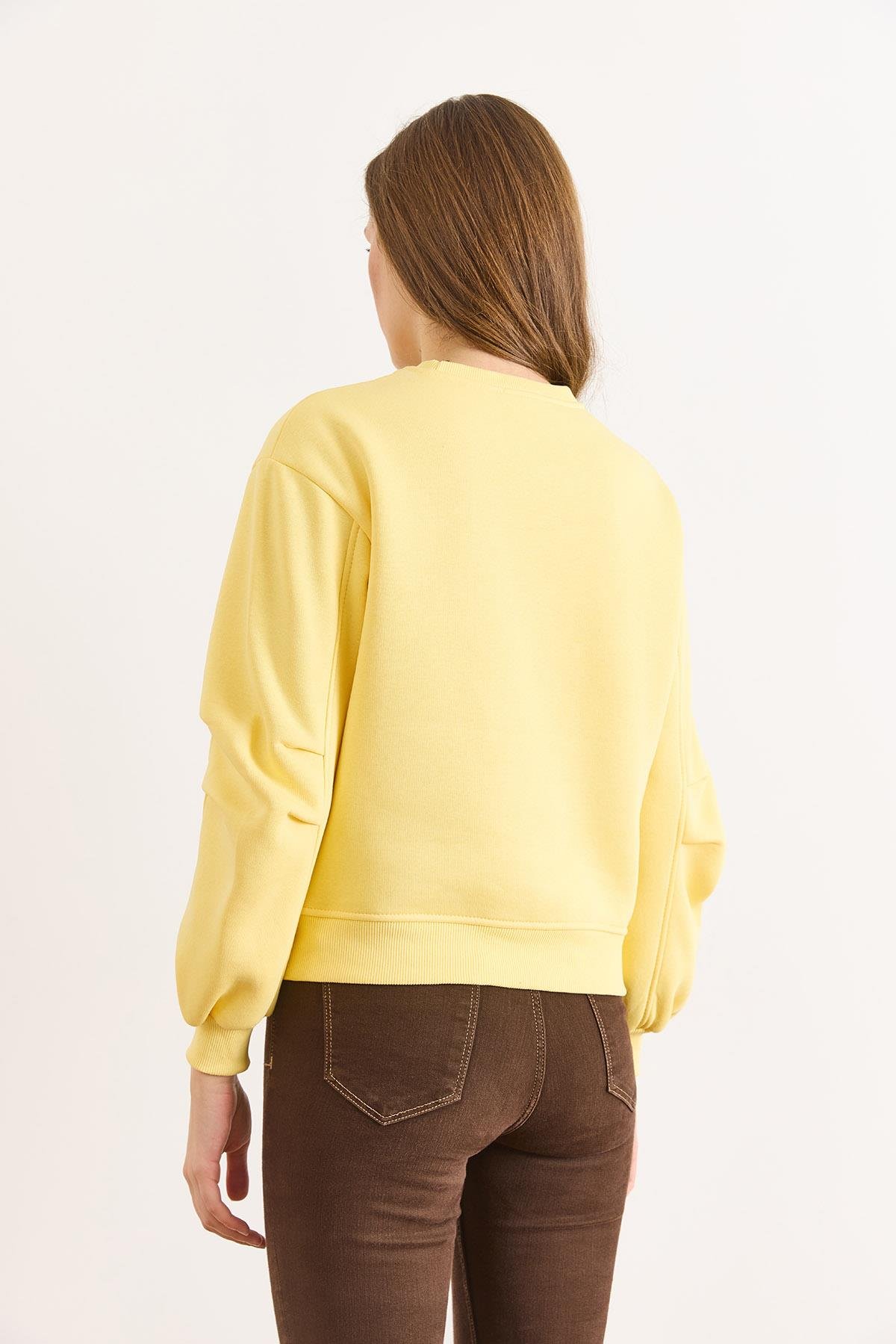 Kol Detaylı Nakışlı Şardonlu Sweatshirt Sarı
