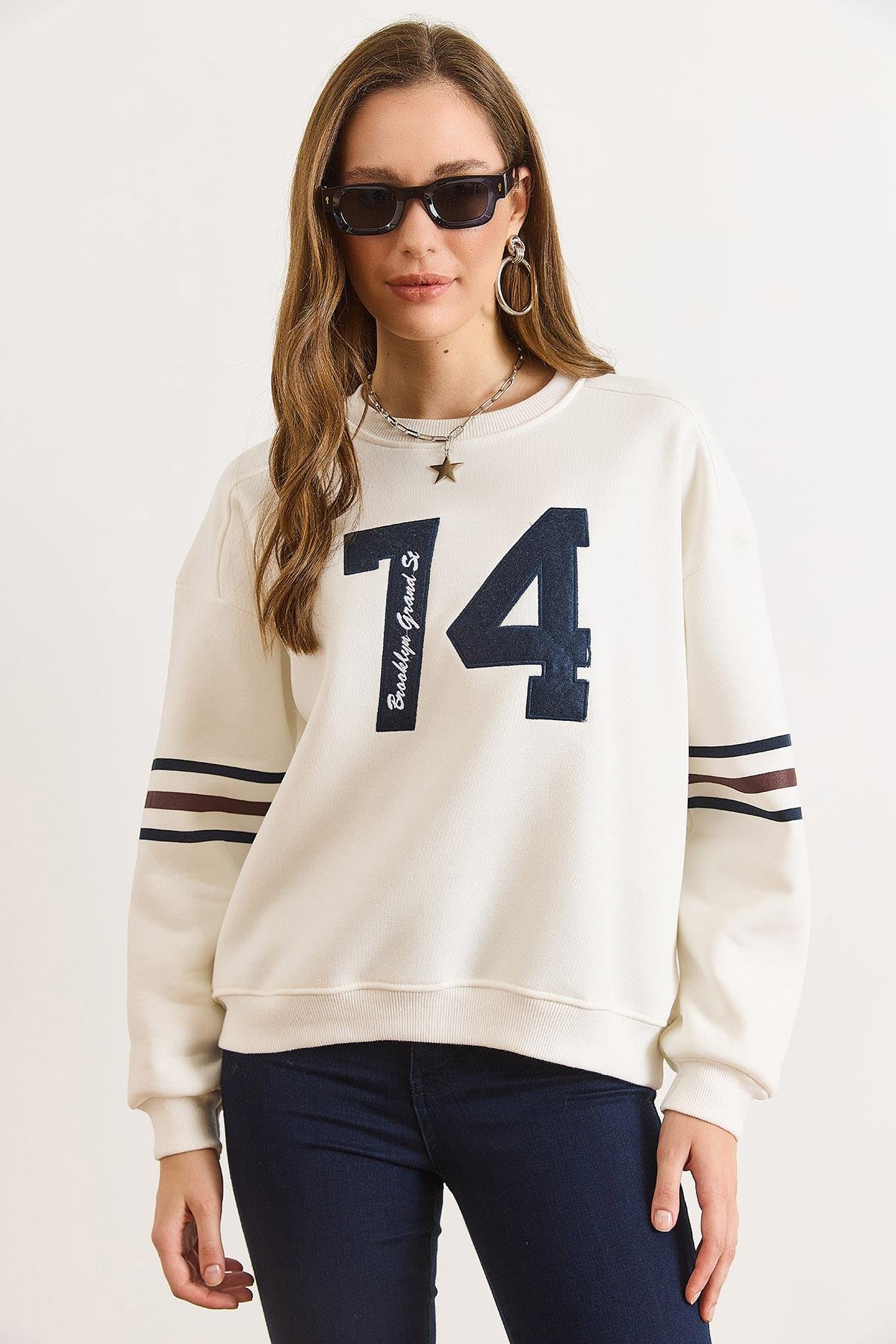 Kol Şeritli Dikiş Detaylı Şardonlu Sweatshirt Beyaz