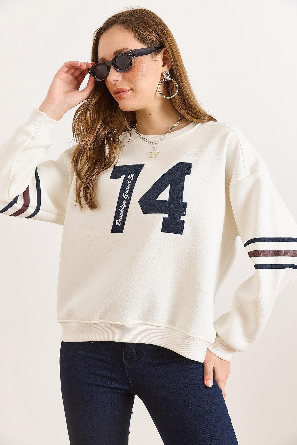 Kol Şeritli Dikiş Detaylı Şardonlu Sweatshirt Beyaz