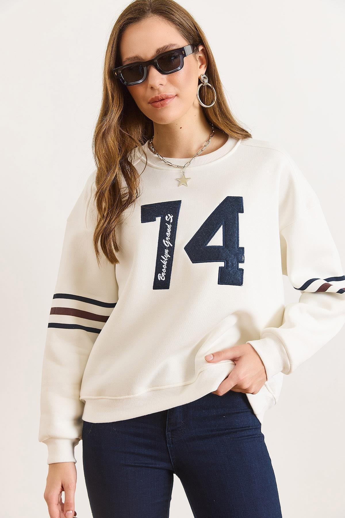 Kol Şeritli Dikiş Detaylı Şardonlu Sweatshirt Beyaz