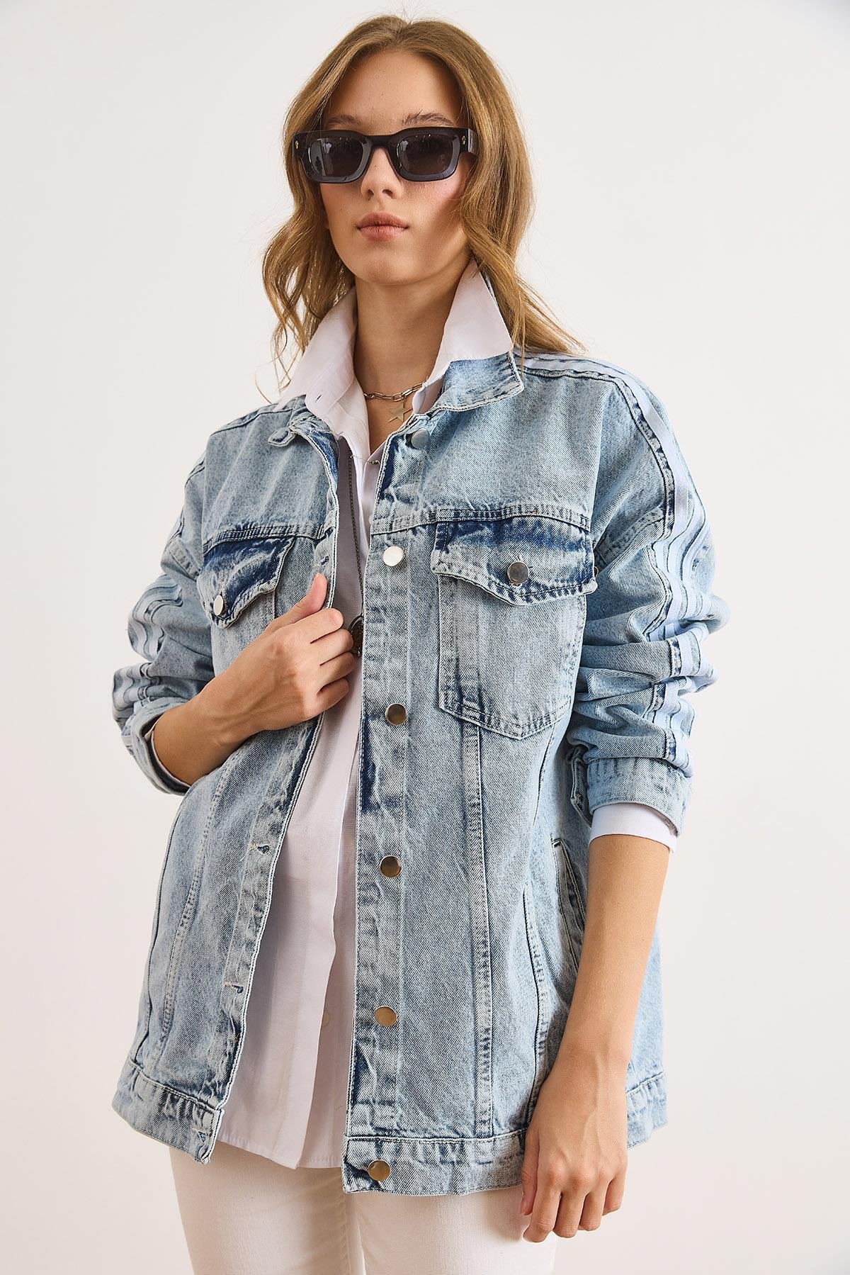 Kol Şeritli Rahat Kalıp Denim Ceket Açık Mavi