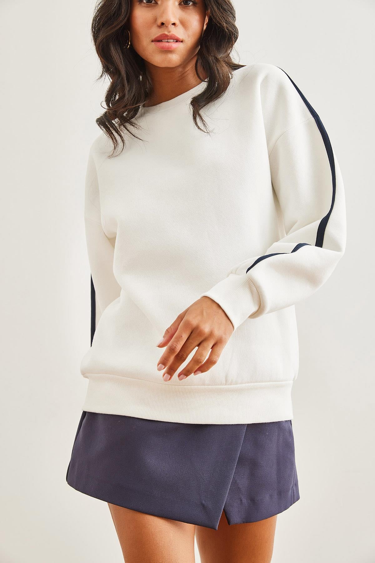 Kol Şeritli Şardonlu Kalın Sweatshirt Beyaz