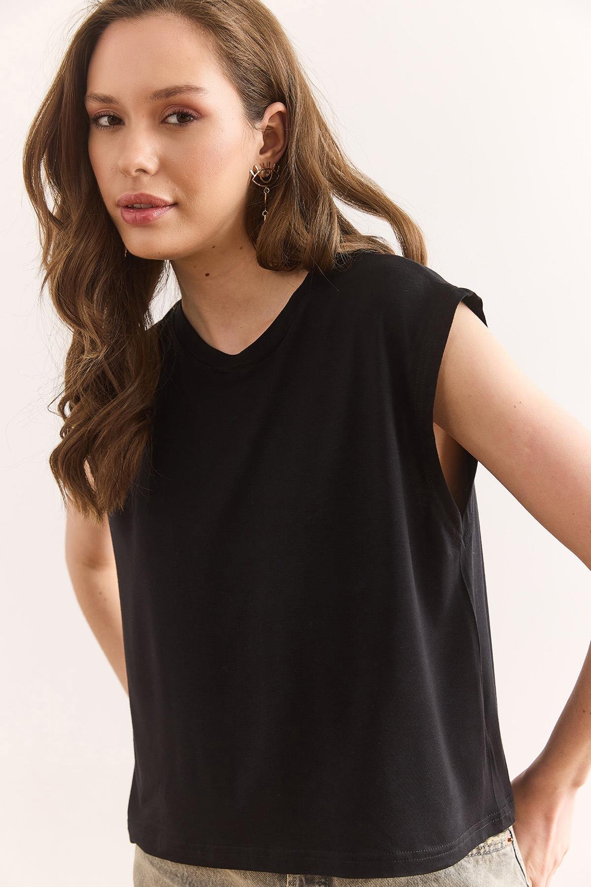 Kolsuz Crop Dökümlü Top Bluz Siyah
