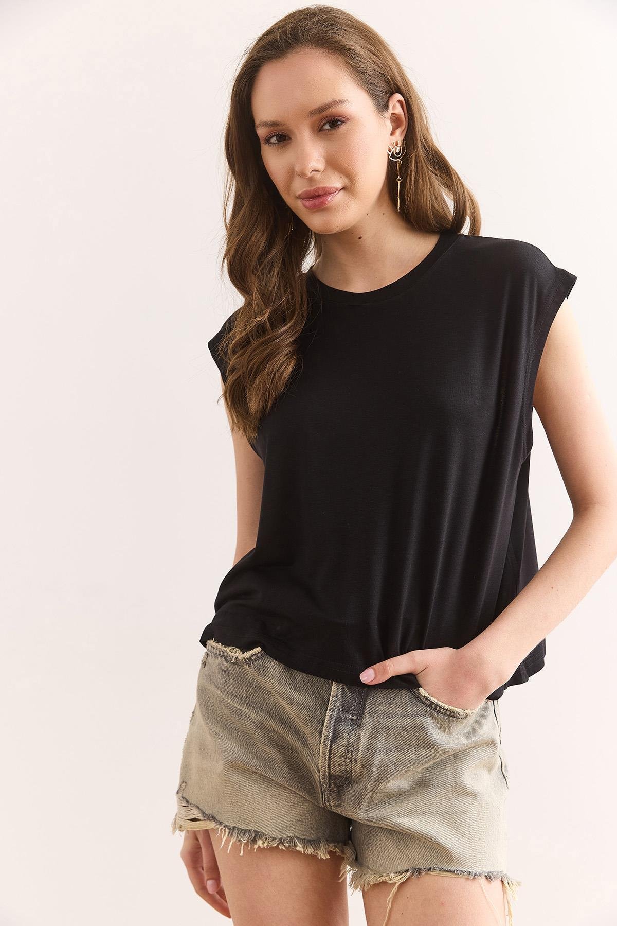 Kolsuz Crop Dökümlü Top Bluz Siyah