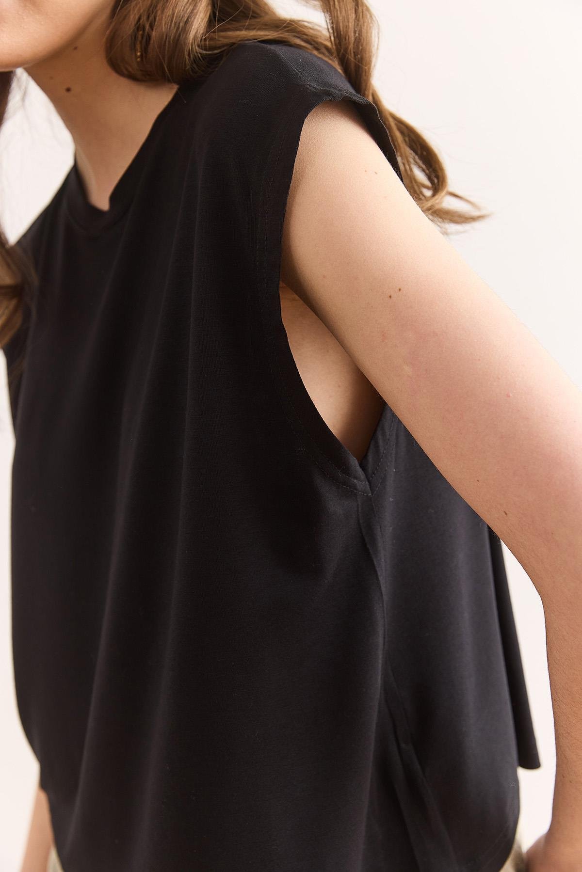 Kolsuz Crop Dökümlü Top Bluz Siyah