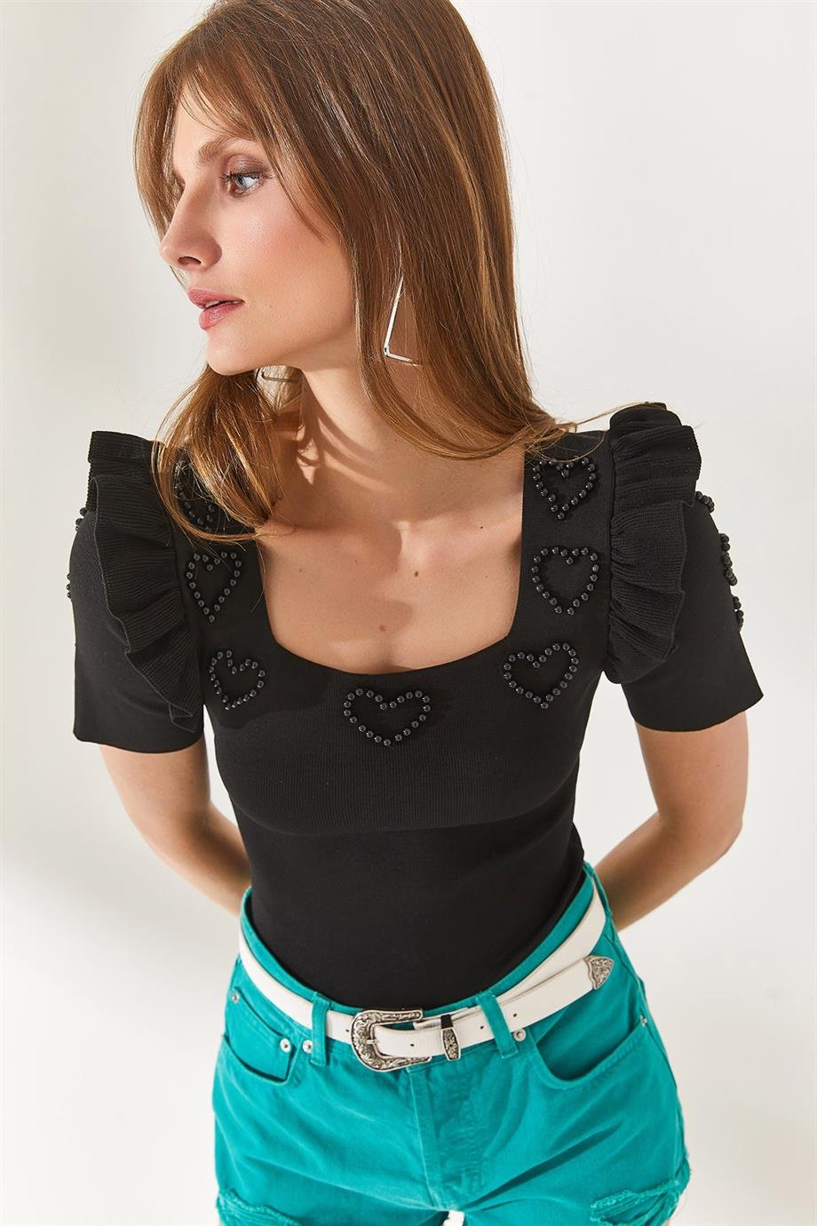 Kolu Fırfırlı Kalp Boncuk Garnili Crop Bluz Siyah