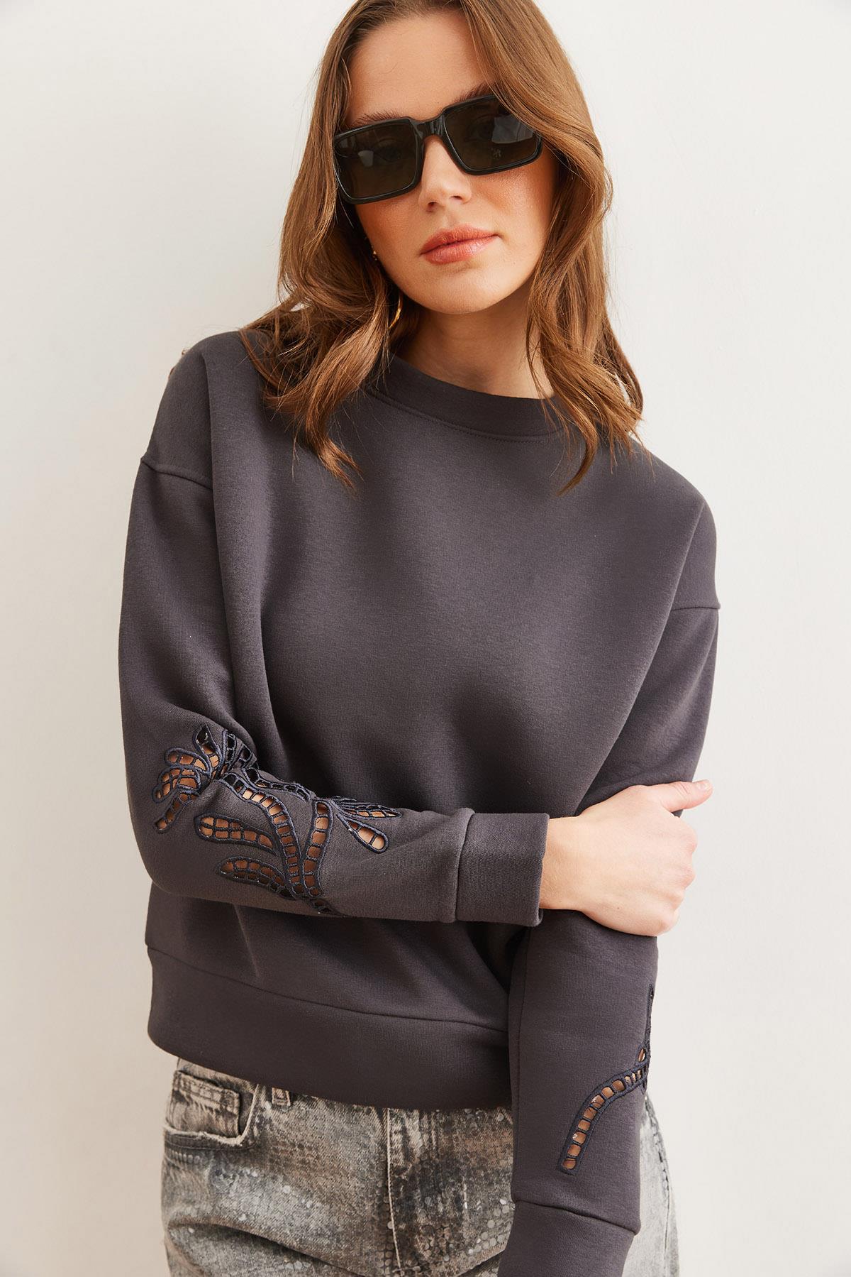Kolu Fisto Görünümlü Şardonlu Sweatshirt Füme