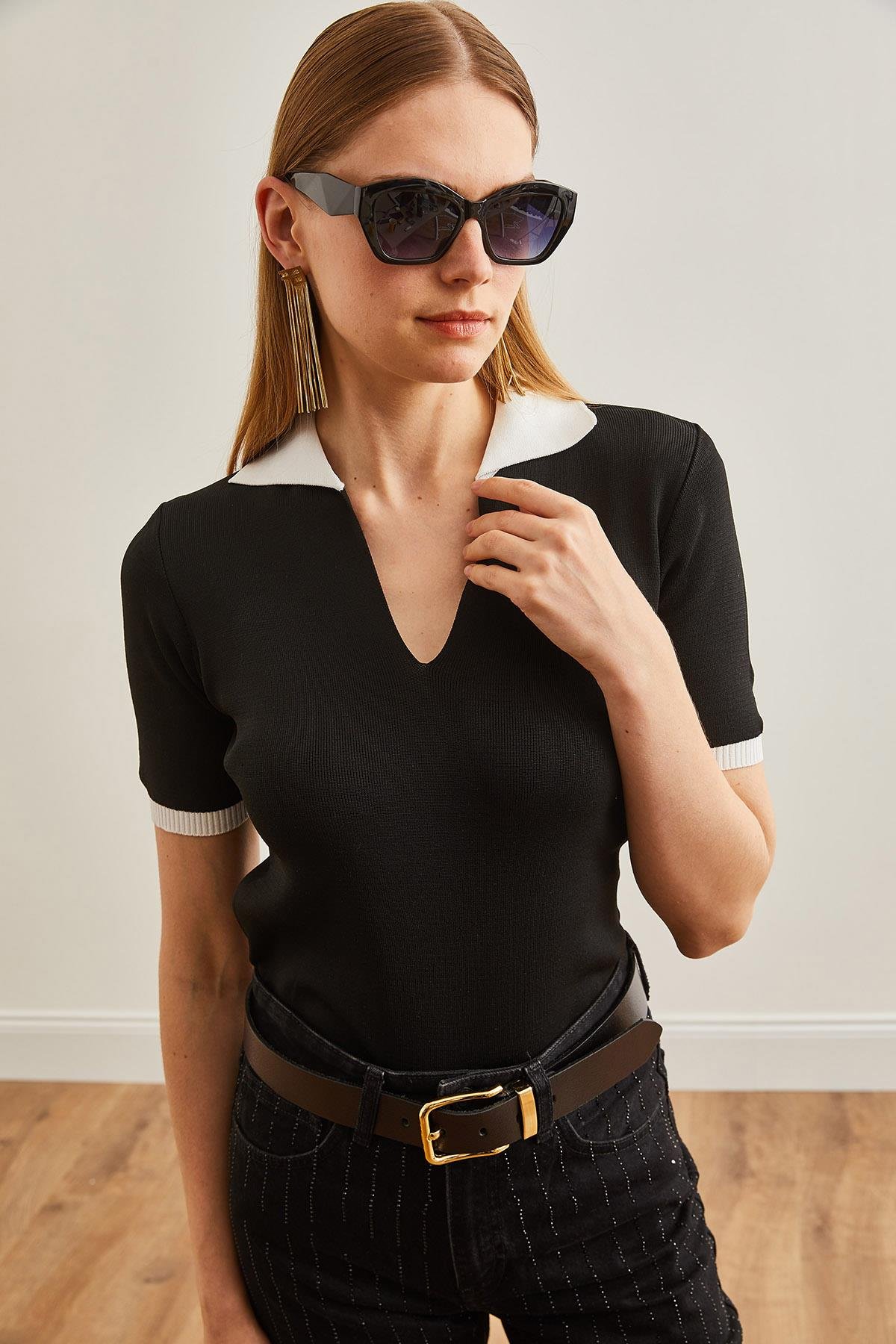 Kontrast Detaylı Polo Yaka Crop Triko Bluz Siyah