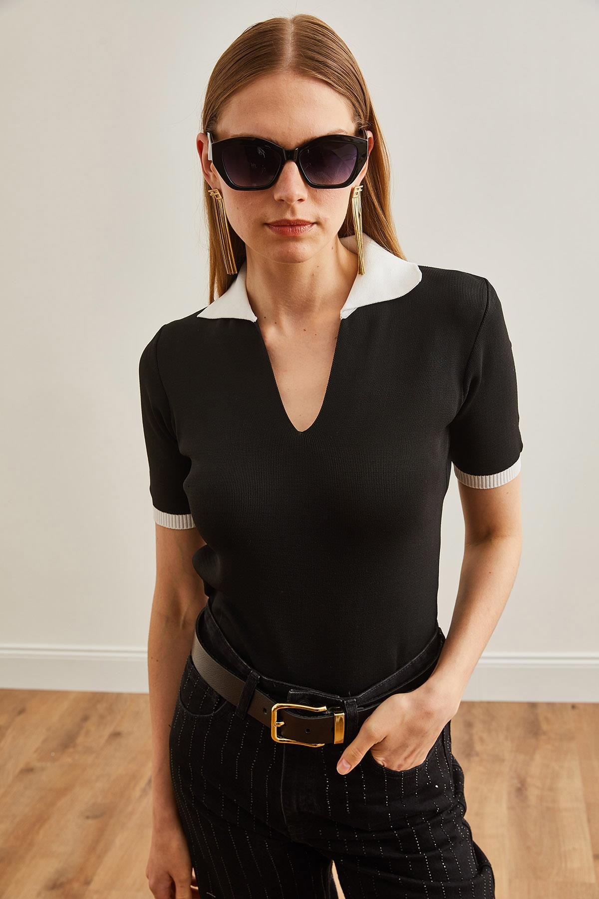 Kontrast Detaylı Polo Yaka Crop Triko Bluz Siyah