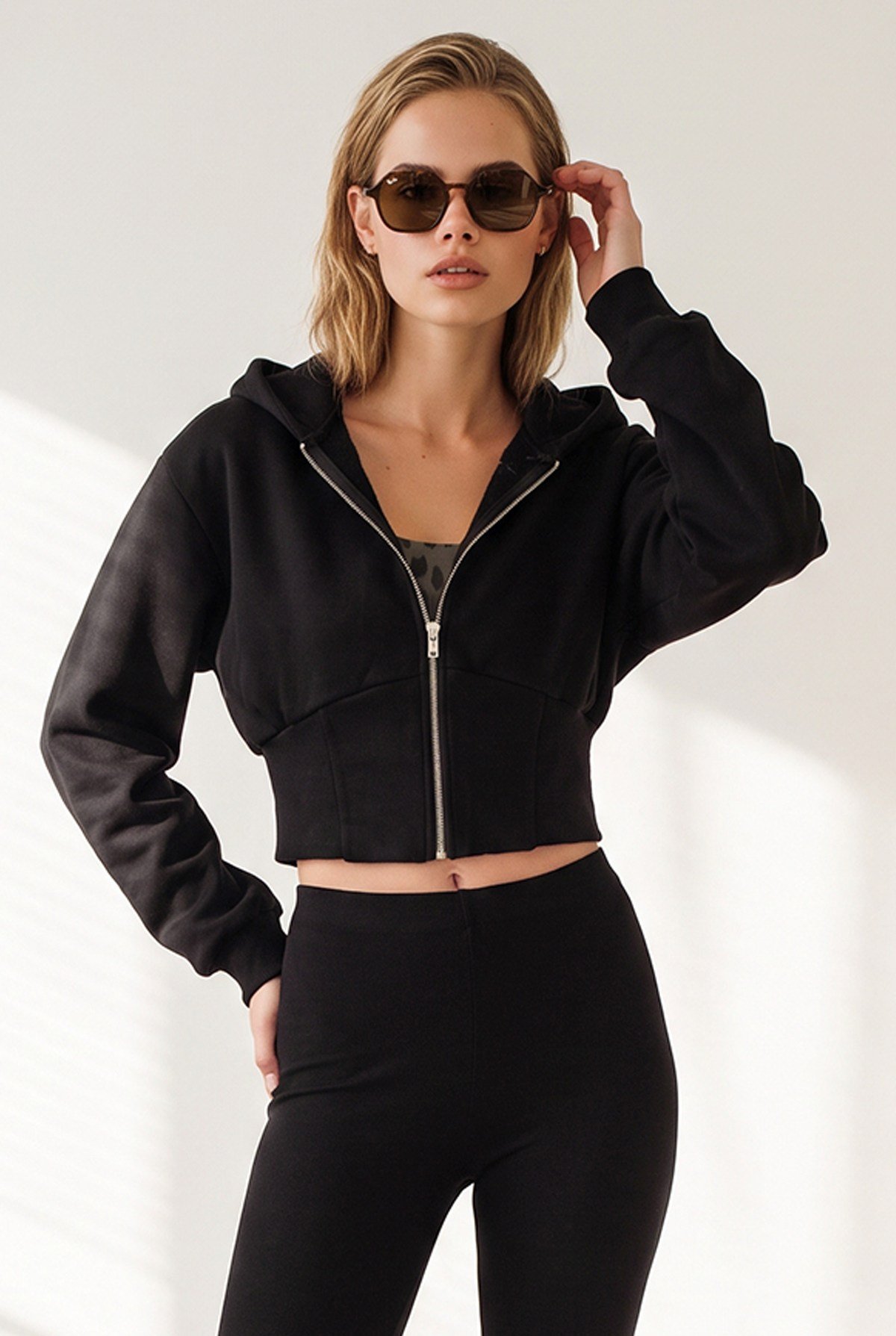 Korsaj Detaylı Fermuarlı Şardonlu Crop Sweatshirt Siyah