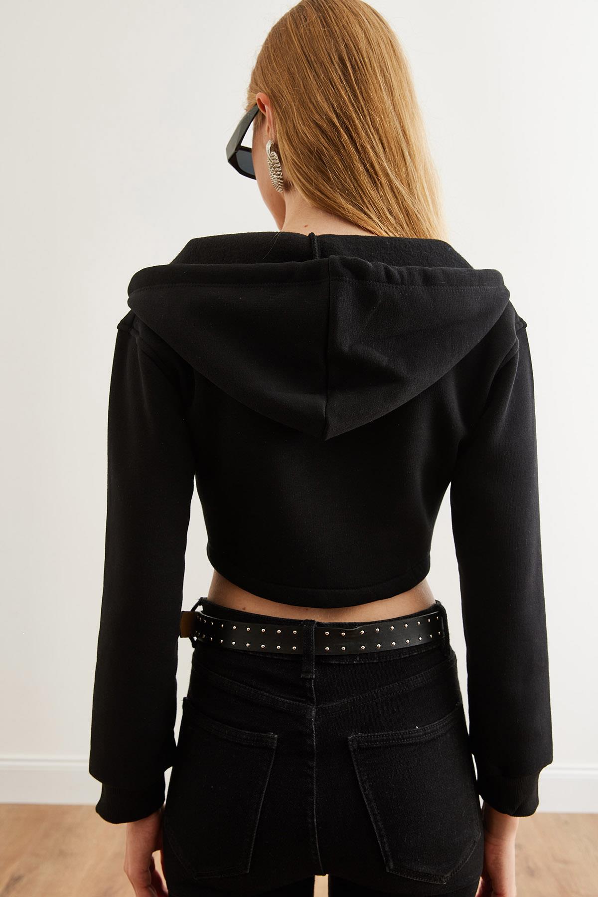 Korse Detaylı Kapüşonlu Şardonlu Crop Sweatshirt Siyah