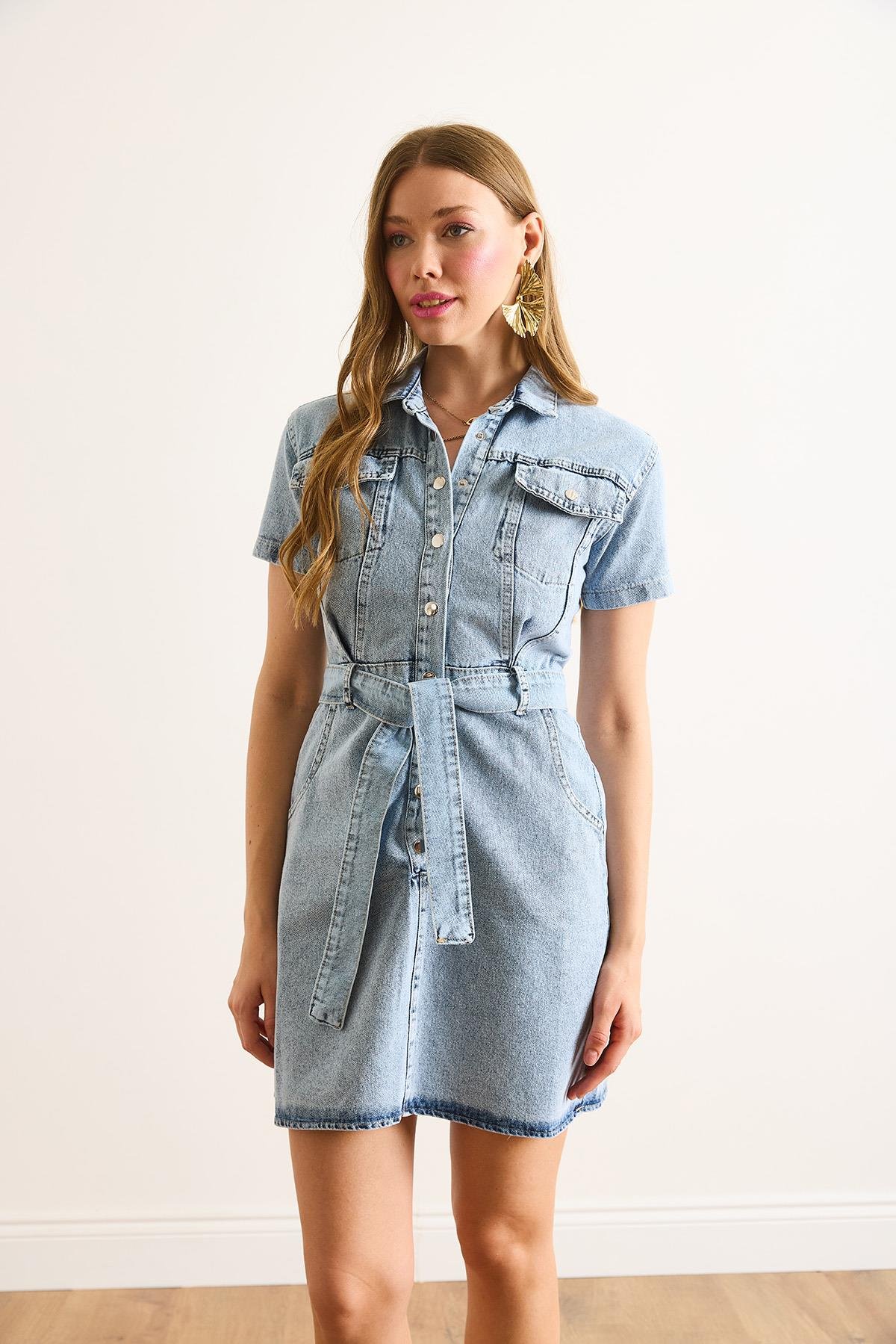 Kuşaklı Cepli Kısa Kol Mini Denim Elbise Orta Mavi