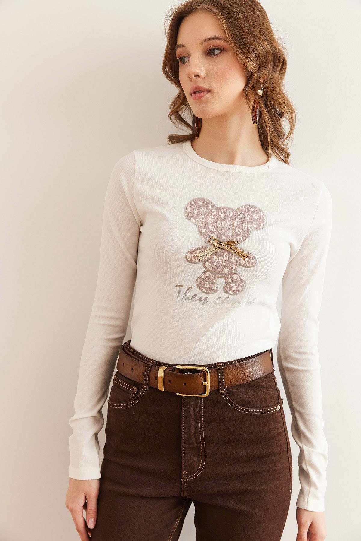 Lame Şeritli Ayıcık Aplikeli Esnek Crop Bluz Ekru