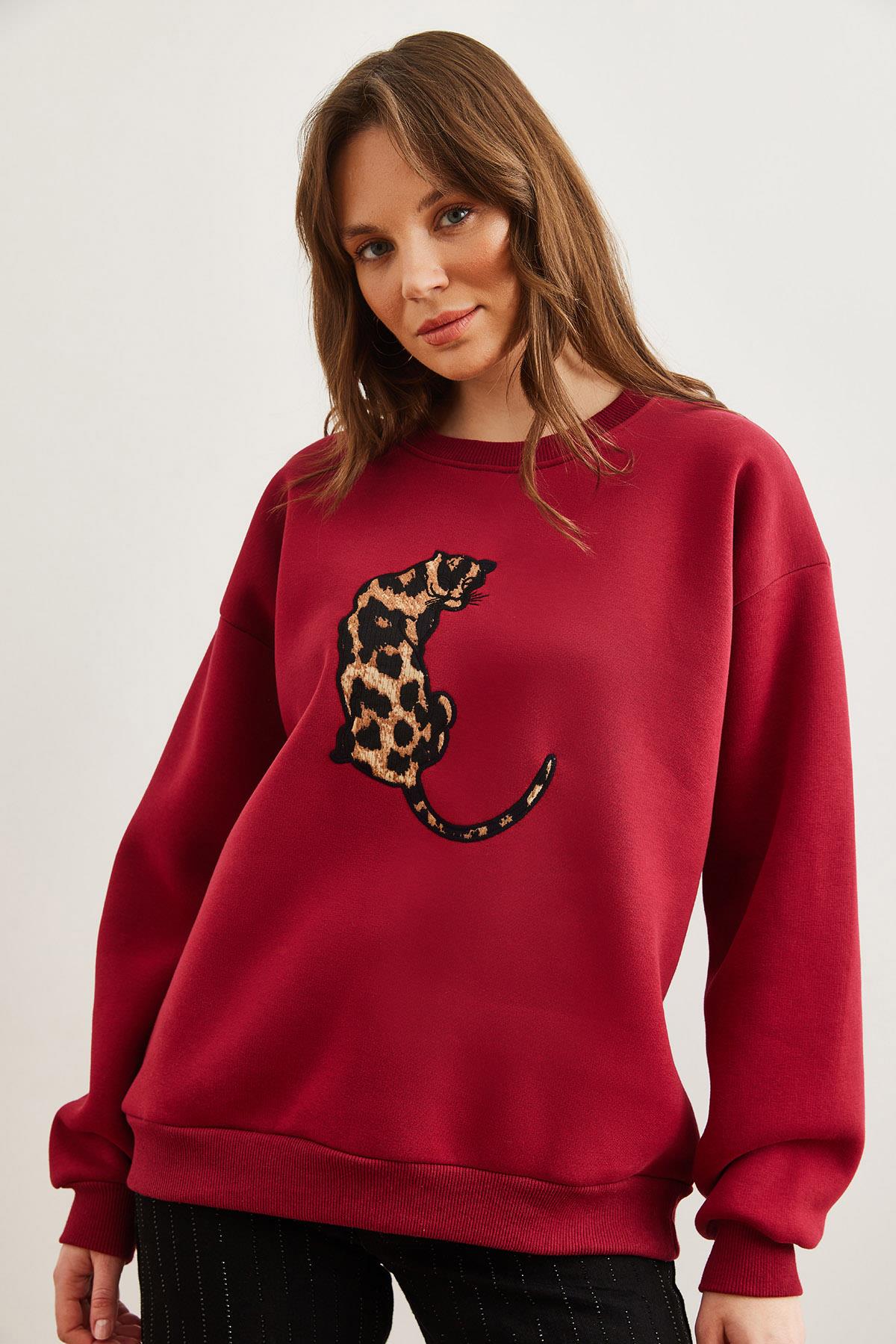 Leopar Aplike Şardonlu Oversize Sweatshirt Bordo