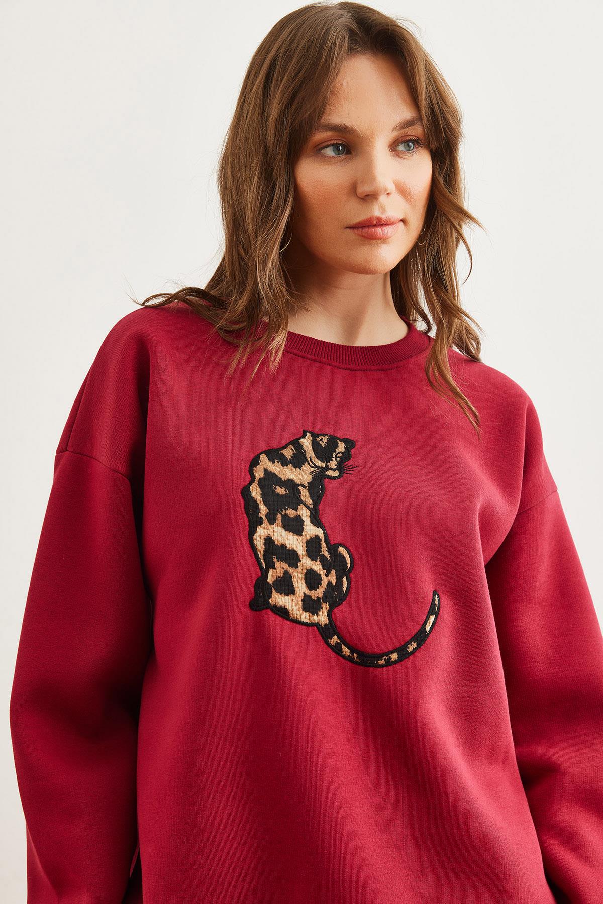 Leopar Aplike Şardonlu Oversize Sweatshirt Bordo