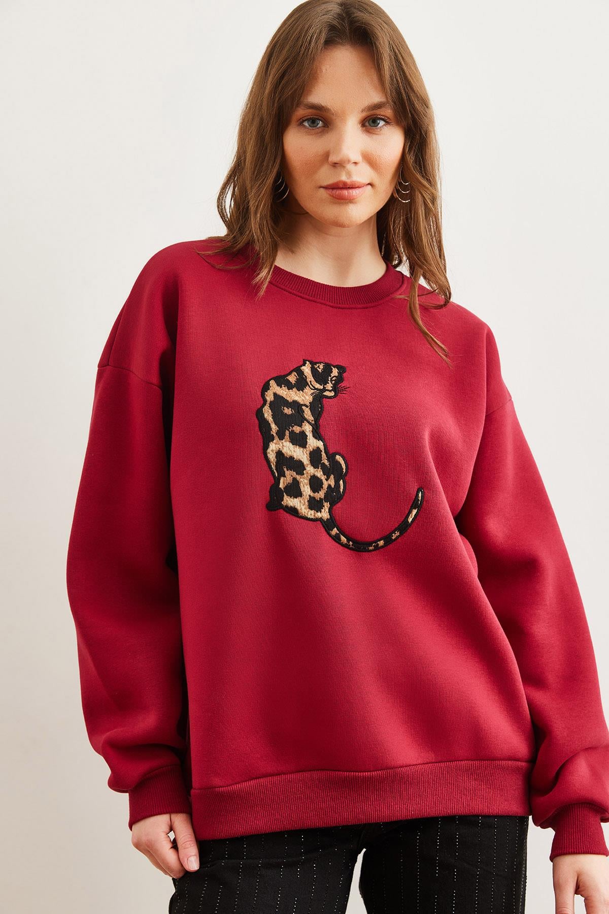 Leopar Aplike Şardonlu Oversize Sweatshirt Bordo