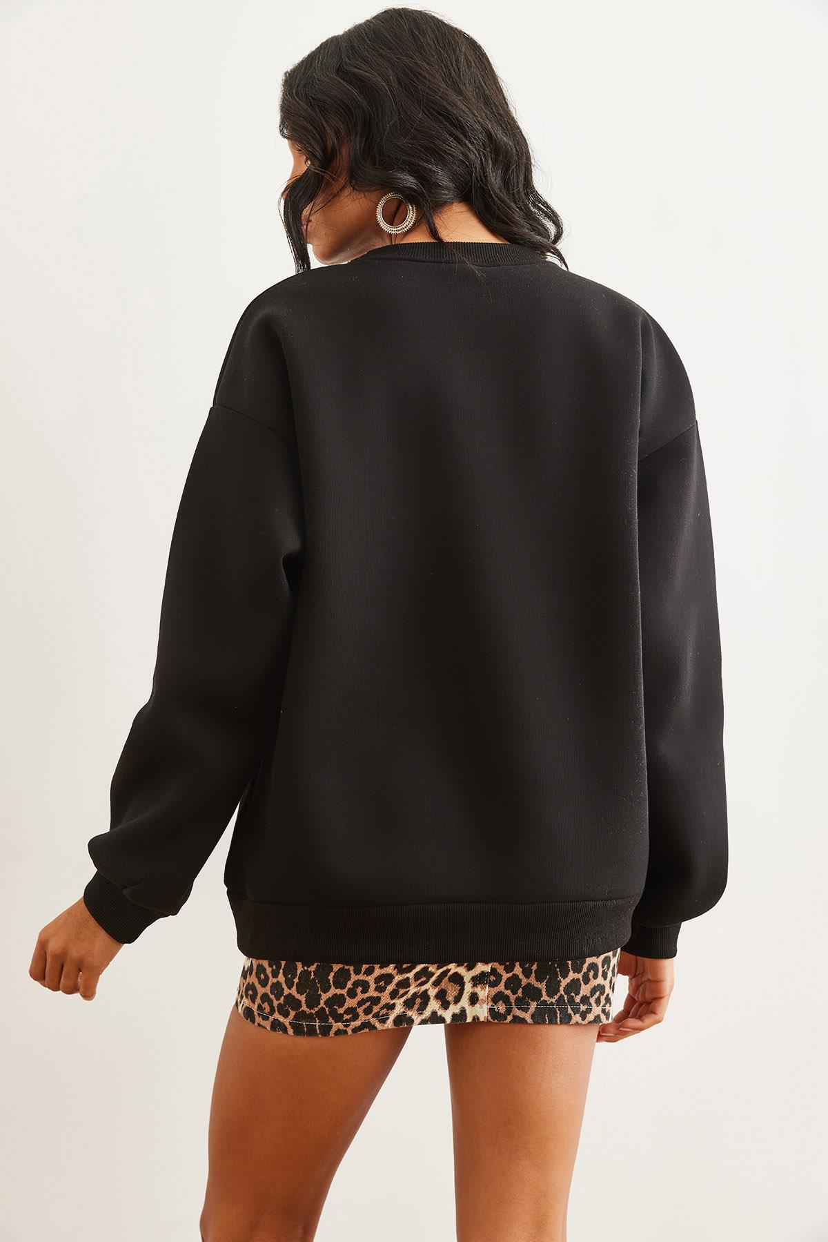 Leopar Aplike Şardonlu Oversize Sweatshirt Siyah