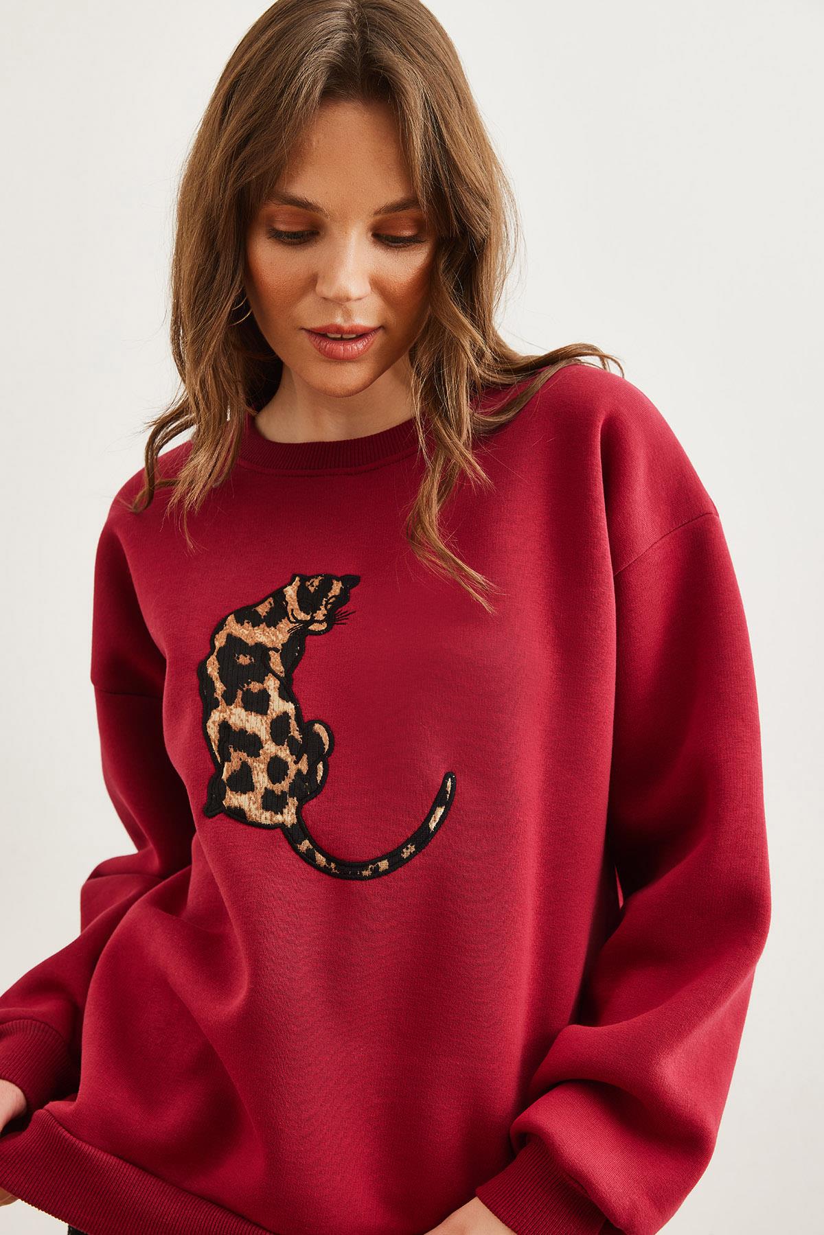 Leopar Aplike Şardonlu Oversize Sweatshirt Bordo