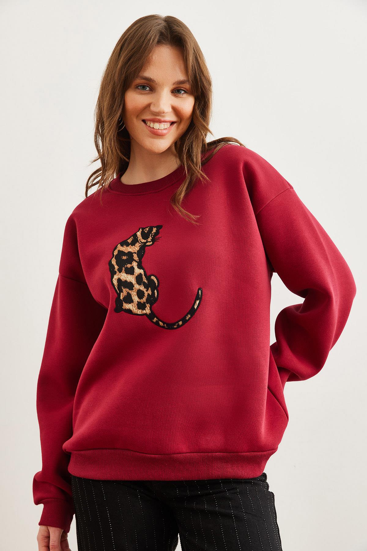 Leopar Aplike Şardonlu Oversize Sweatshirt Bordo